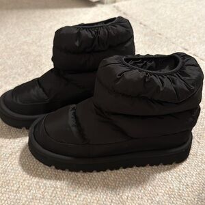 Puffy winter boots, US 9 size